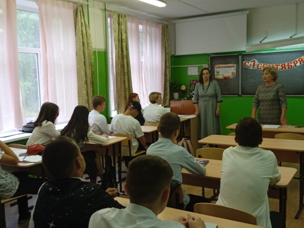 В.В.Дыдышко в Кадуйской СШ №1.jpg