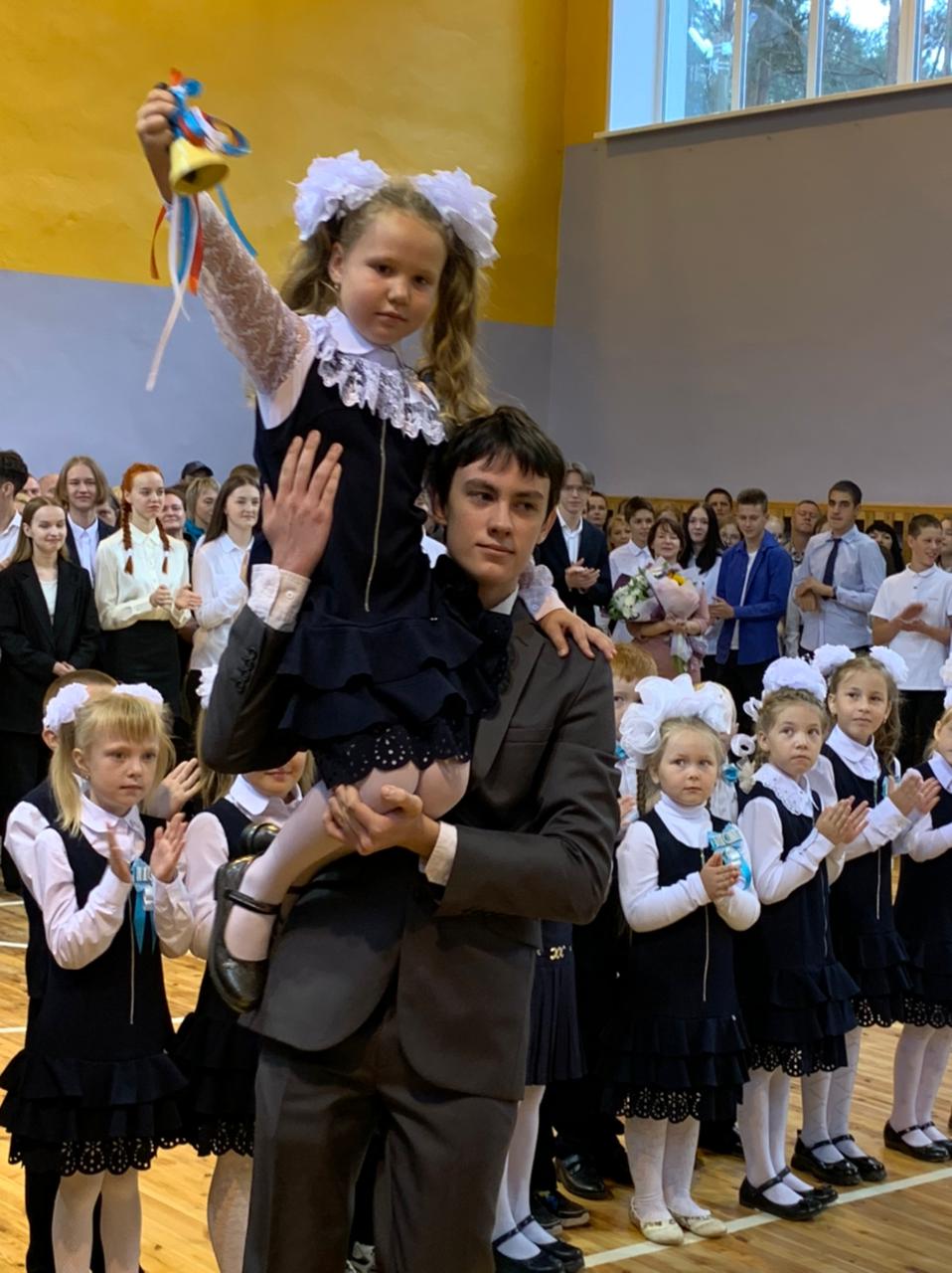 Кадуйская СШ (первый звонок).jpg