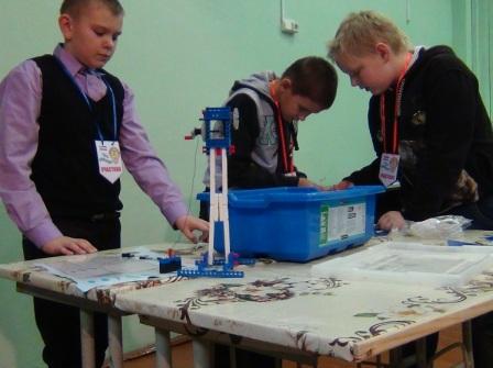 фото 9 Участники Лего чемпионата за работой